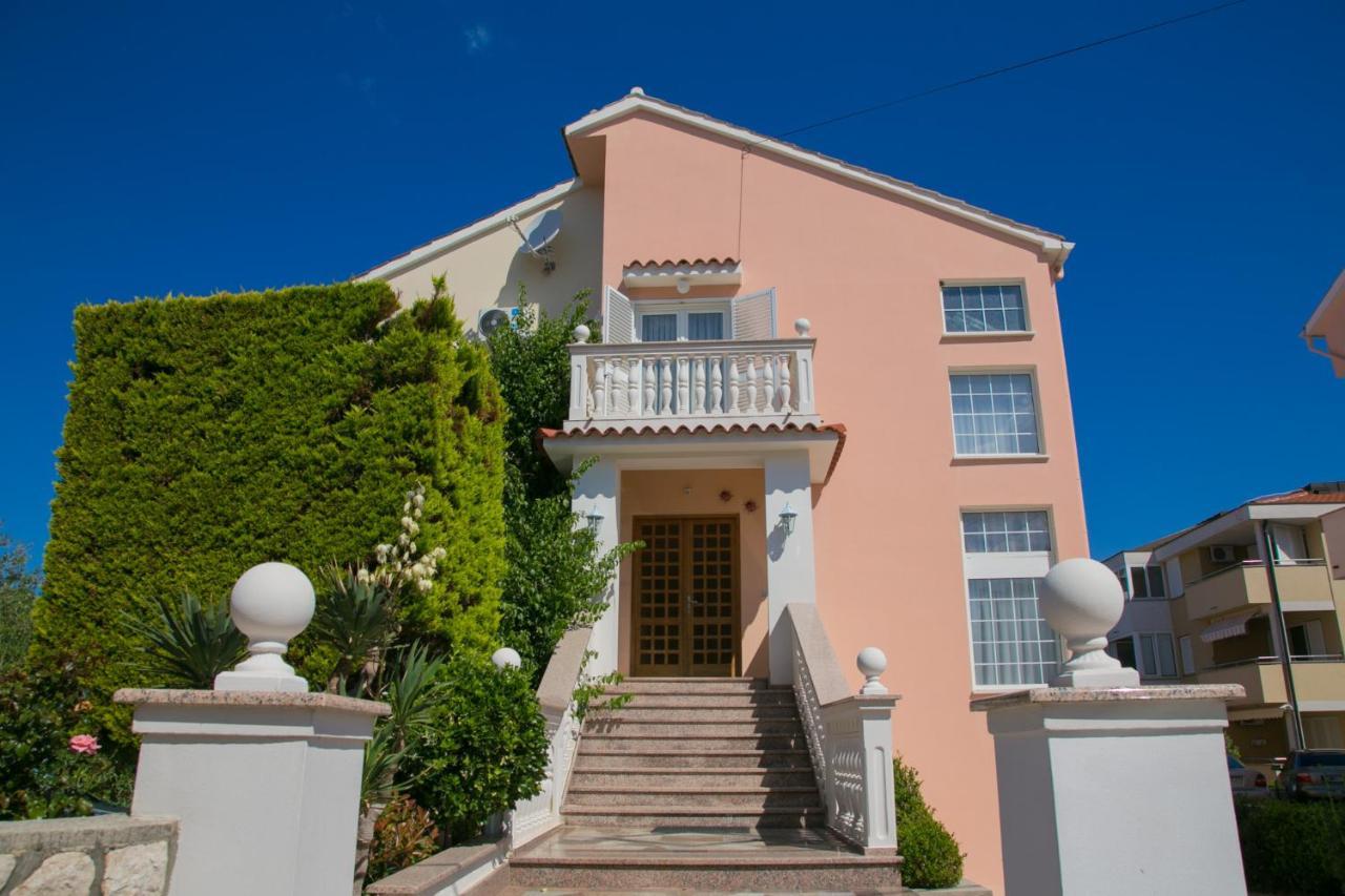 F• R• I• E• N• D• S• Bed & Breakfast Novalja Exterior photo