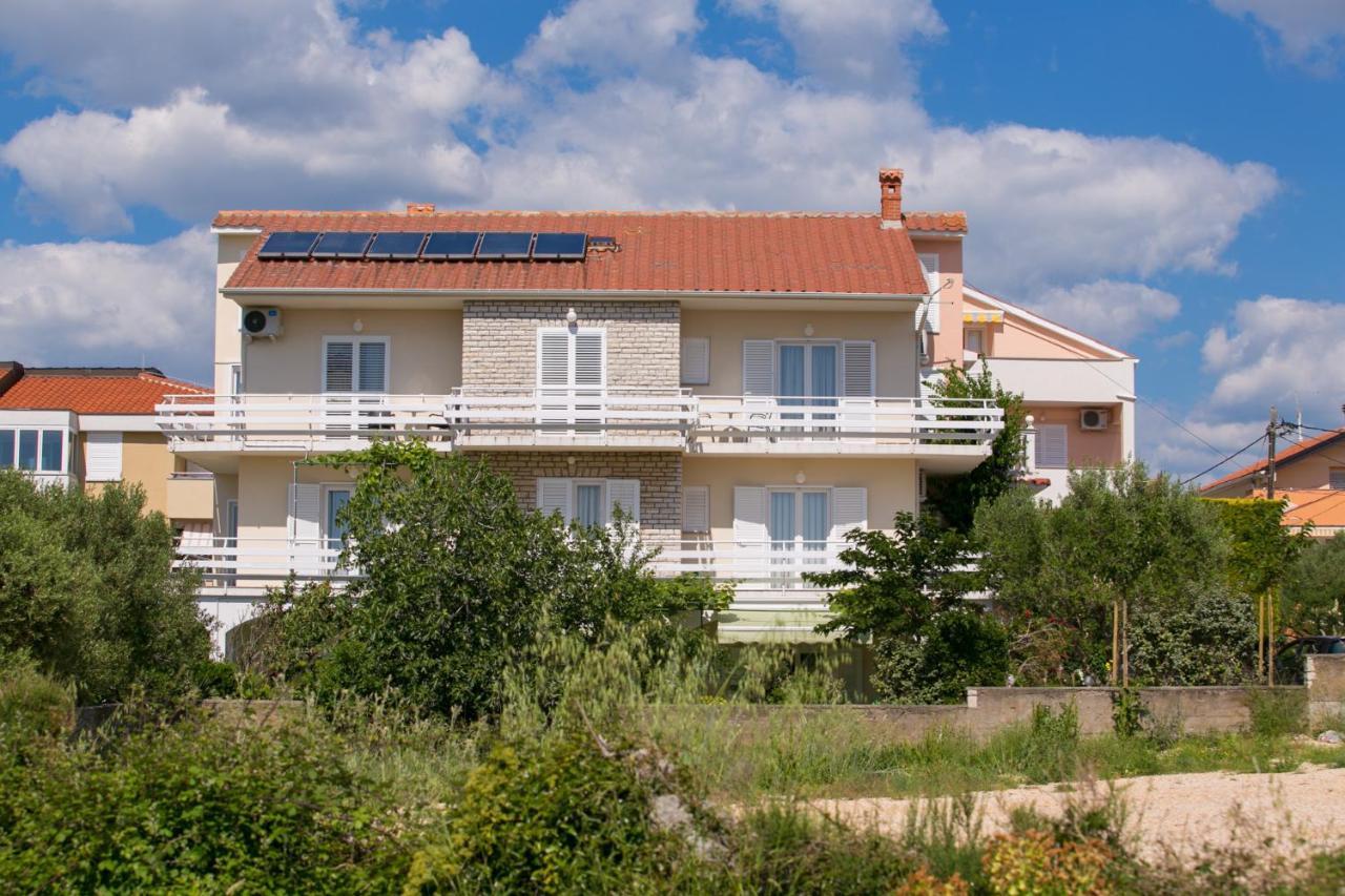 F• R• I• E• N• D• S• Bed & Breakfast Novalja Exterior photo